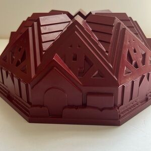 KitchenAid Tudor Cathedral Church Castle Cast Aluminum 11 Cup Fluted Cake Pan